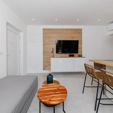 Iadera Terrace By Belmont Realty