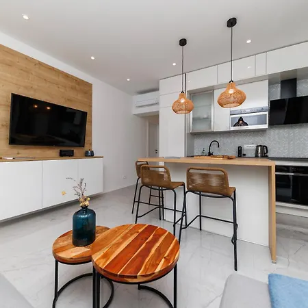 Iadera Terrace By Belmont Realty זאדאר