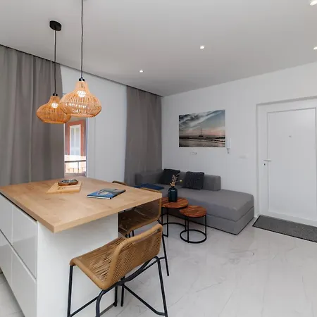 דירה Iadera Terrace By Belmont Realty